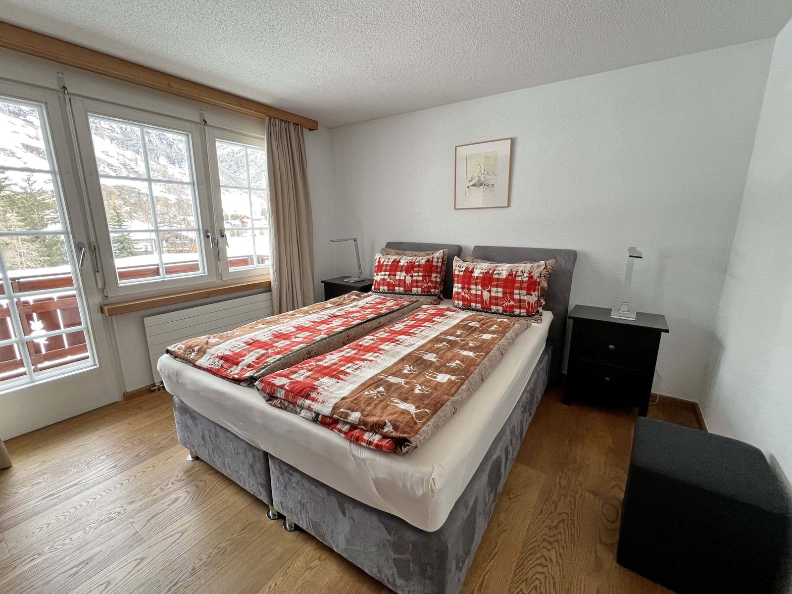 Schlafzimmer des Apartments mit Doppelbett